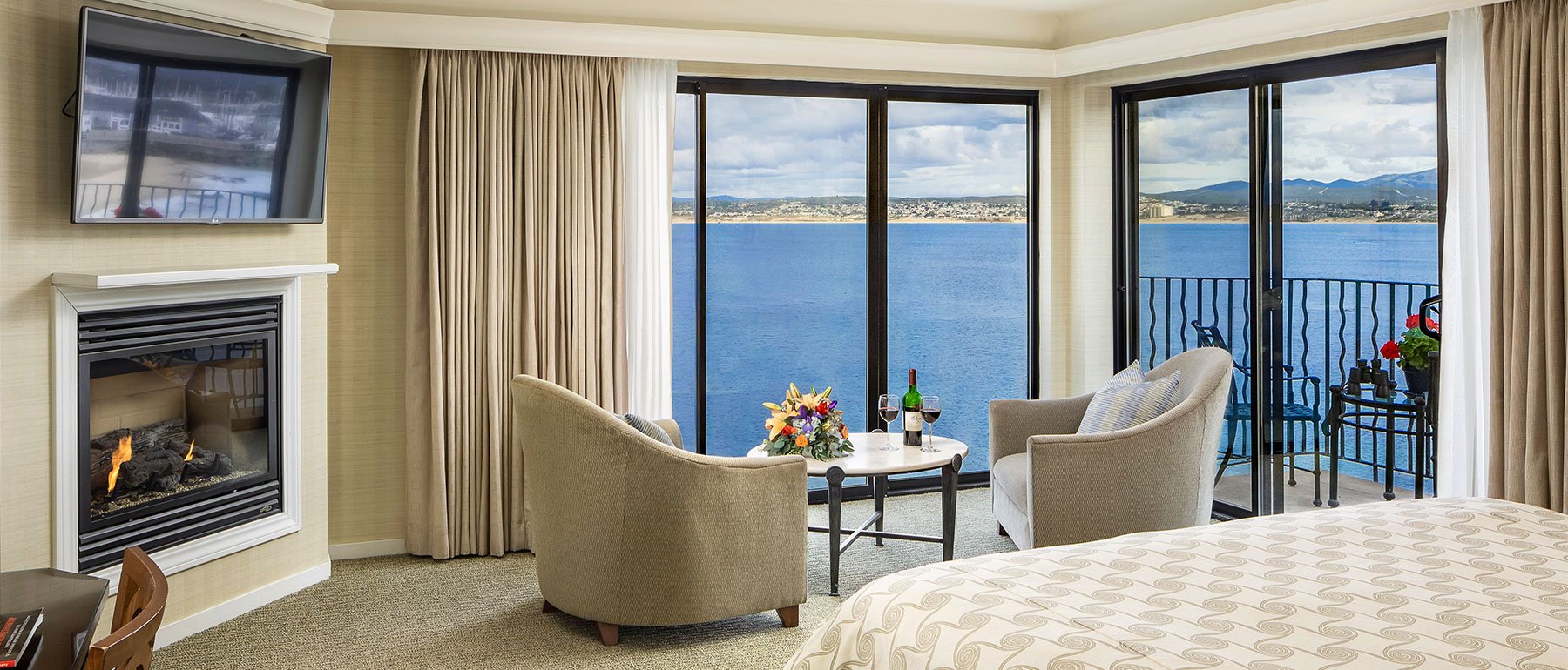 Panoramic Oceanfront Room in California Hotel